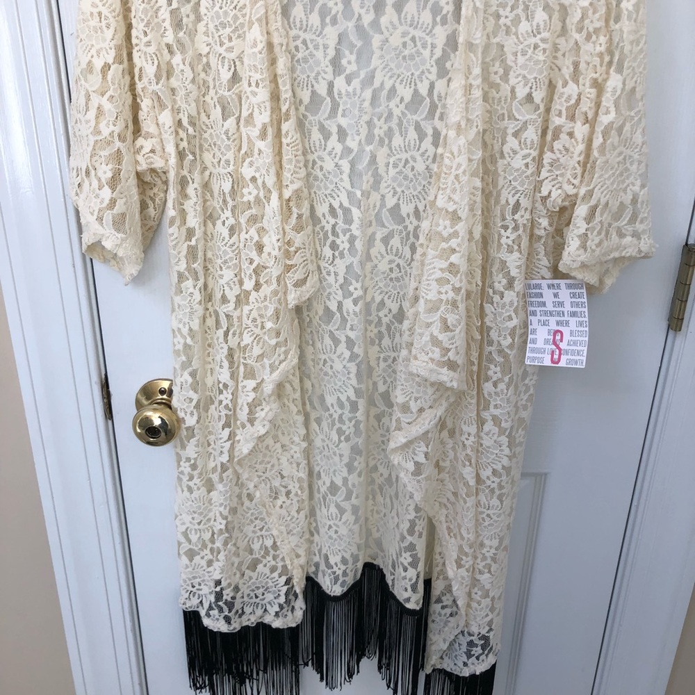 Small cream lace Monroe
